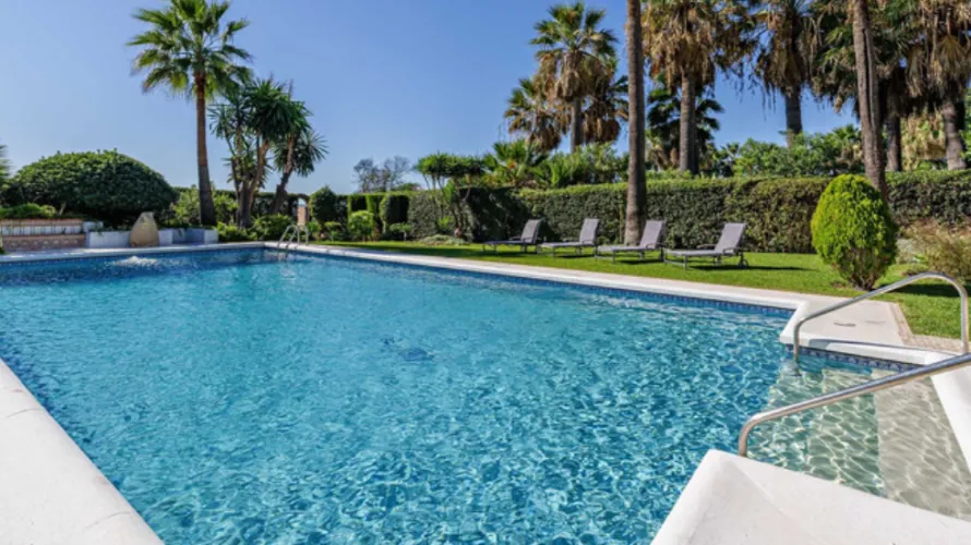 9 bedrooms house for sale , Estepona, Spain No. 396 № 17