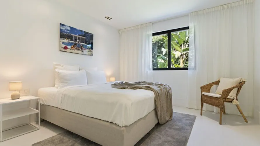 5 bedrooms villa for sale , Nueva Andalucia, Spain No. 350 № 8