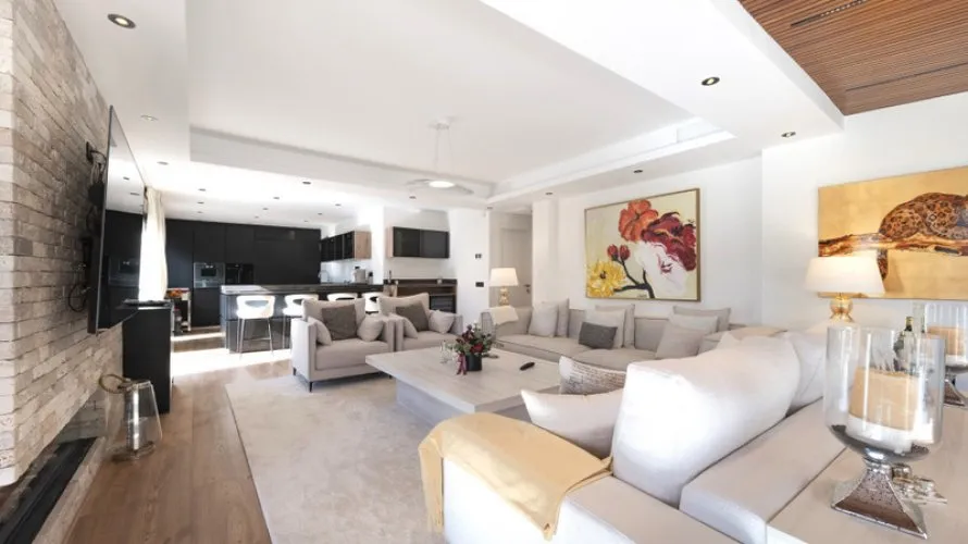 5 bedrooms villa for sale , Marbella, Spain No. 380 № 2