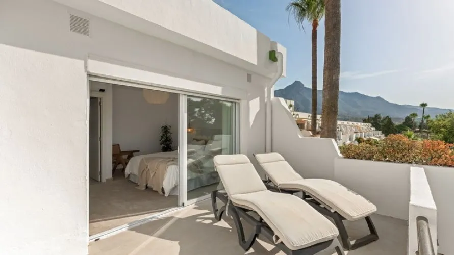 3 bedrooms townhouse for sale , Nueva Andalucia, Spain No. 605 № 10