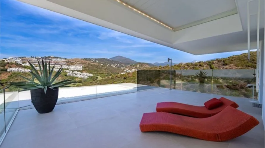 6 bedrooms villa for sale , La Quinta, Spain No. 467 № 27