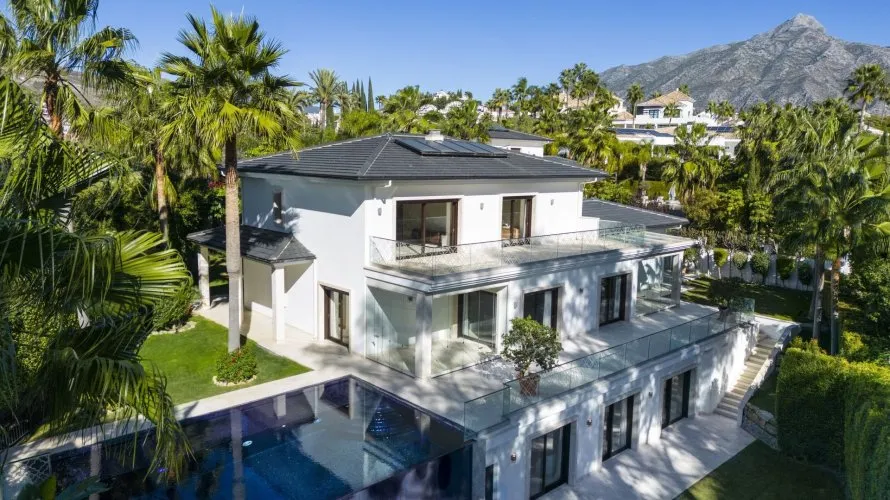 6 bedrooms villa for sale , Nueva Andalucia, Spain No. 268 № 1