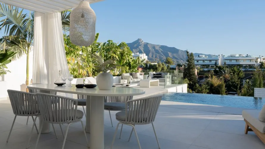5 bedrooms villa for sale , Nueva Andalucia, Spain No. 140 № 16