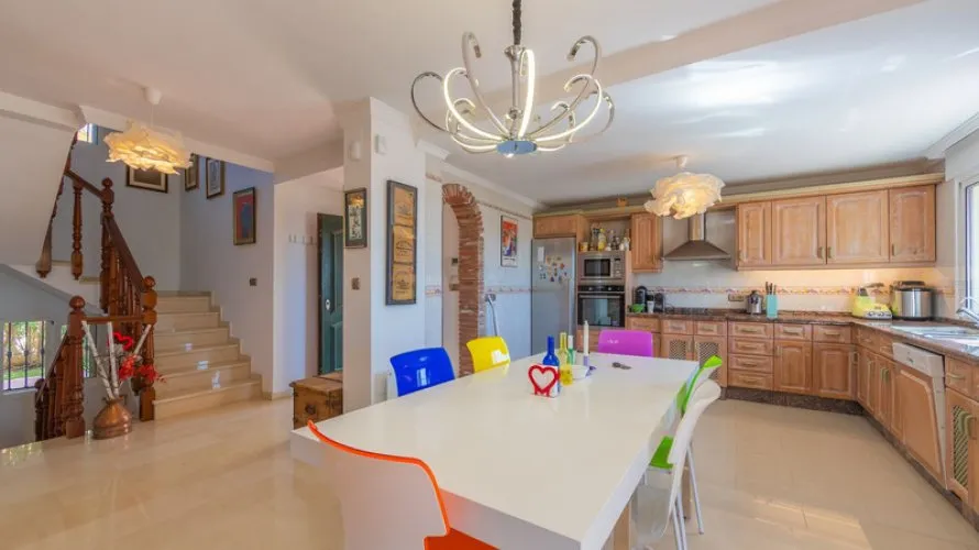 4 bedrooms villa for sale , Las Lagunas, Spain No. 475 № 26