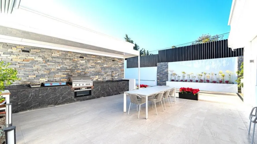 5 bedrooms villa for sale , Marbella, Spain No. 380 № 24