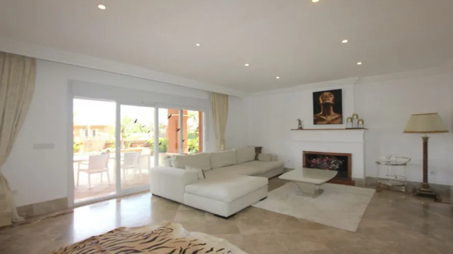 6 bedrooms villa for sale , Marbella, Spain No. 374 № 24