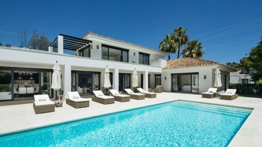 5 bedrooms house for sale , Nueva Andalucia, Spain No. 544 № 1