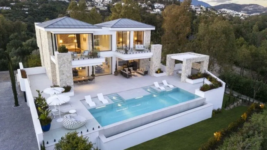 5 bedrooms house for sale , La Quinta, Spain No. 542
