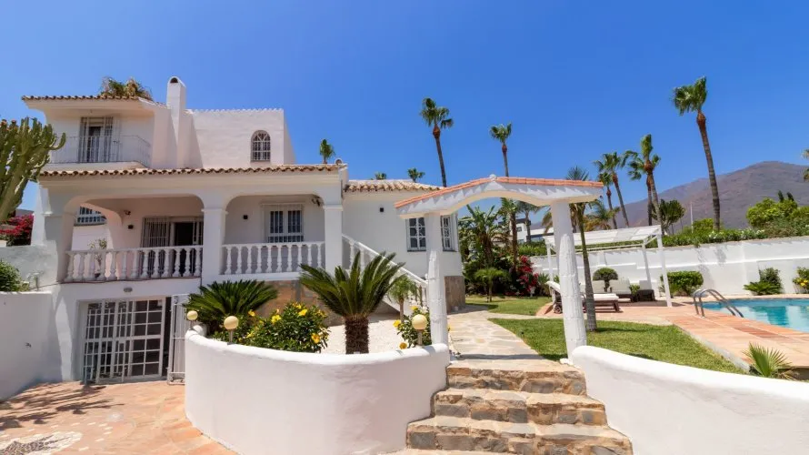 5 bedrooms villa for sale , Estepona, Spain No. 189 № 16