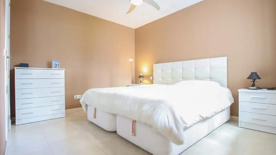3 bedrooms apartment for sale , Nueva Andalucia, Spain No. 298 № 1
