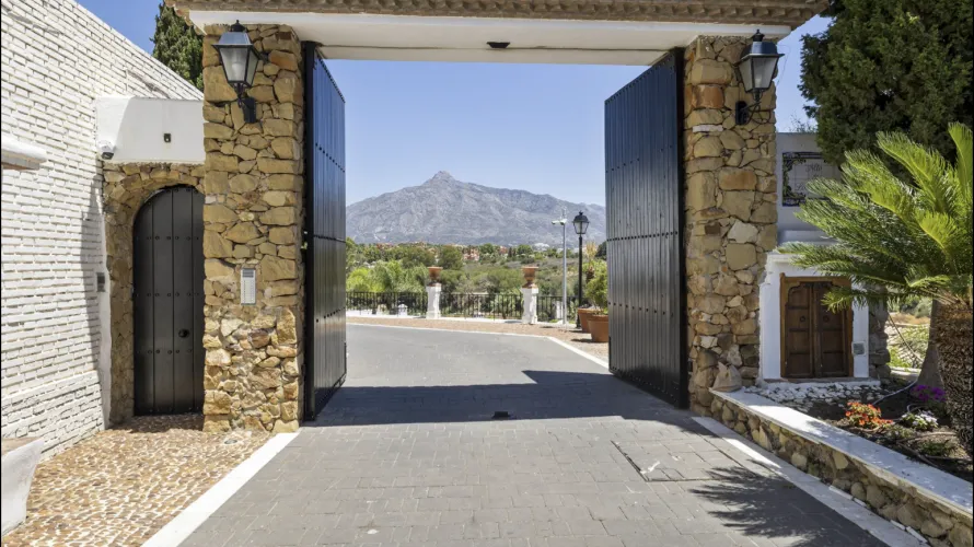 4 bedrooms townhouse for sale , Nueva Andalucia, Spain No. 441