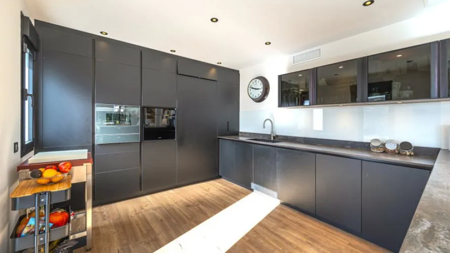 5 bedrooms villa for sale , Marbella, Spain No. 380 № 15