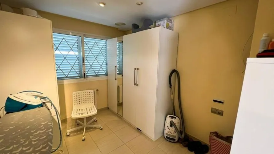 4 bedrooms apartment for sale, Manises, Spain No. 1447 № 10