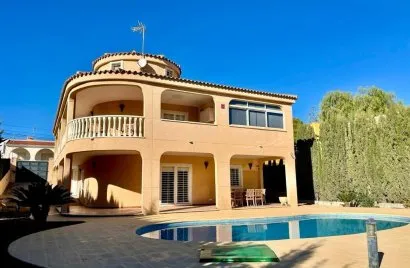 4 bedrooms villa for sale , Torrevieja, Spain No. 923