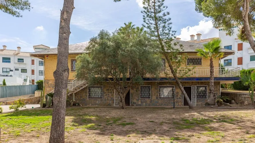 5 bedrooms villa for sale , Campoamor, Spain No. 1370 № 11
