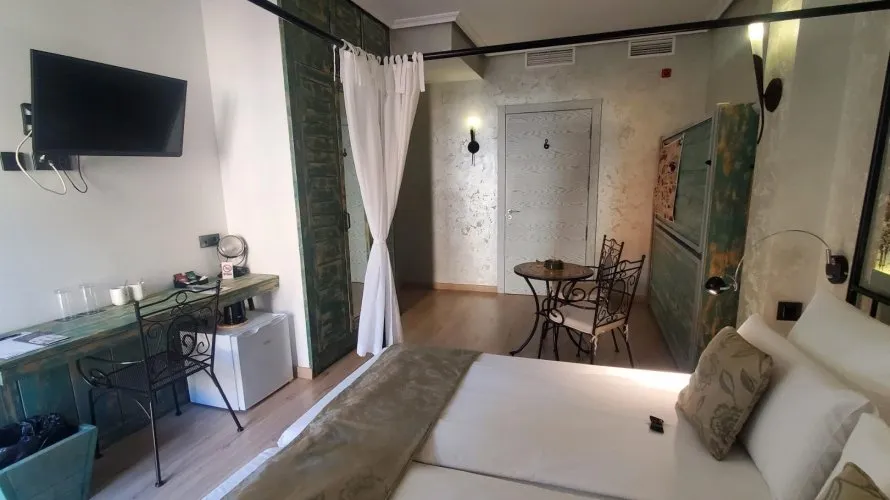 7 bedrooms hotel for sale , Busot, Spain No. 1529 № 1