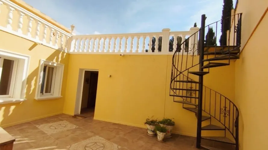 8 bedrooms villa for sale, Maryvilla, Spain No. 1080 № 3