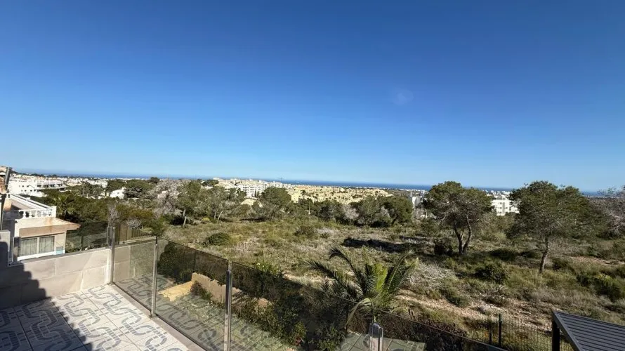 4 bedrooms villa for sale , Villamartin, Spain No. 1403