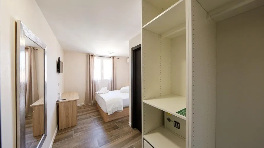 19 bedrooms hotel for sale, Cabo De Las Huertas, Spain No. 1497 № 19