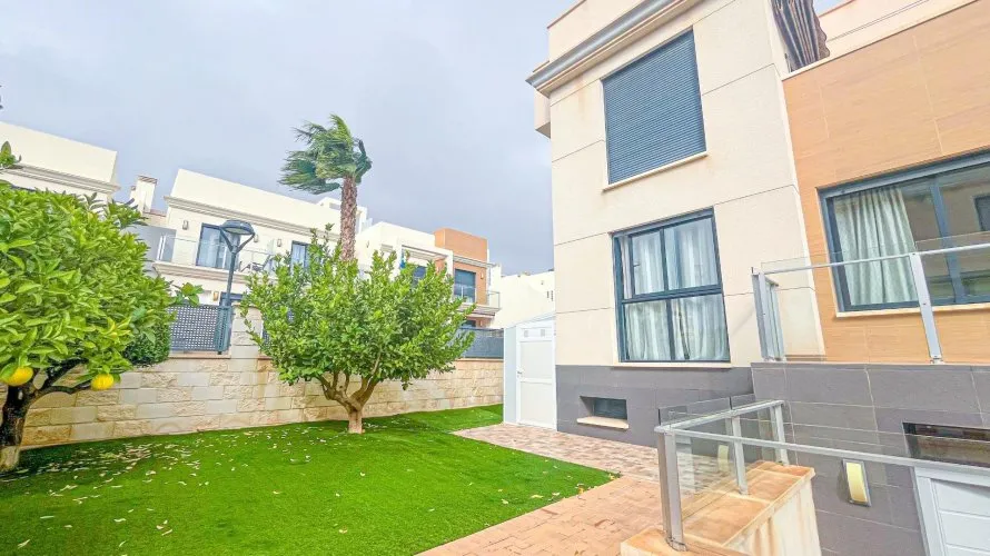 5 bedrooms villa for sale, La Zenia, Spain No. 1472 № 18