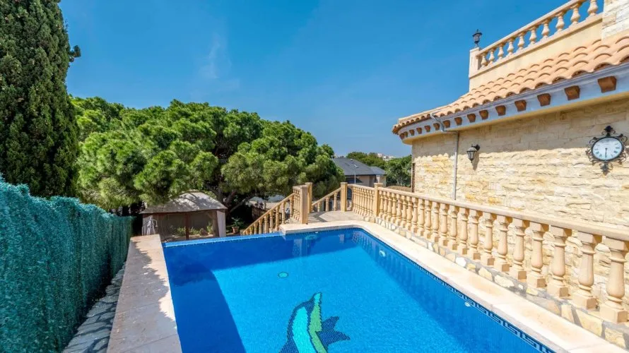 4 bedrooms villa for sale, Campoamor, Spain No. 1543 № 1