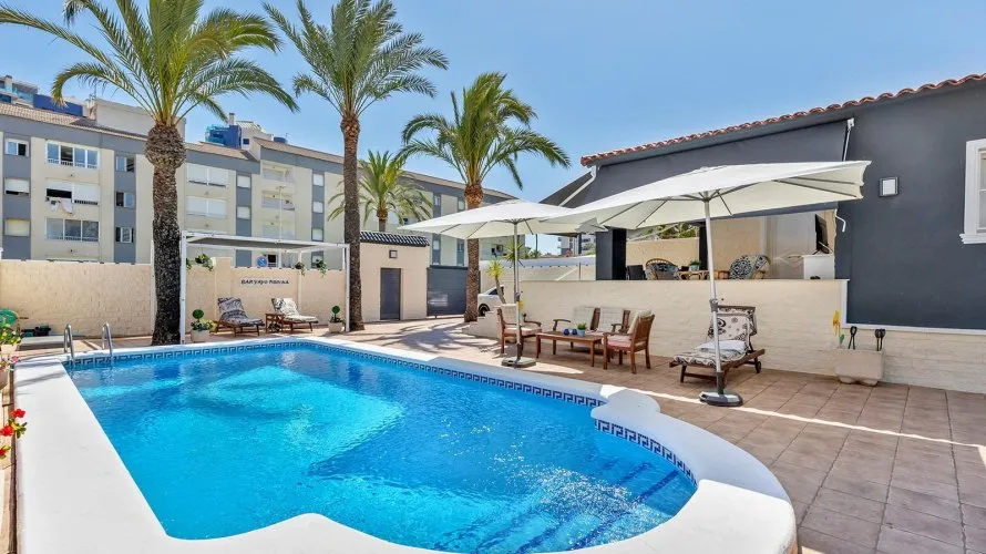 4 bedrooms villa for sale , Torrevieja, Spain No. 1314 № 1