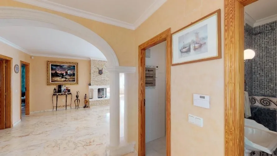 7 bedrooms villa for sale, Maryvilla, Spain No. 1072 № 10