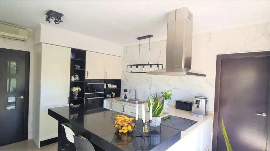 5 bedrooms villa for sale, Calpe, Spain No. 1053