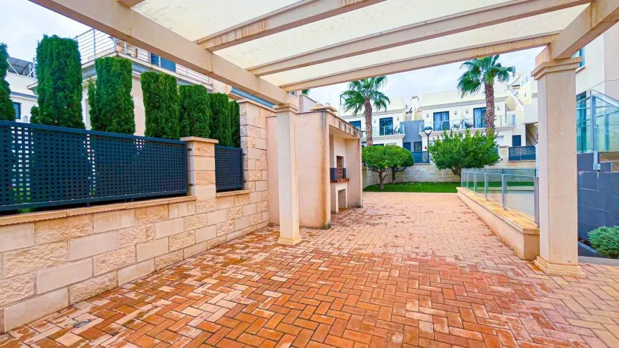 5 bedrooms villa for sale, La Zenia, Spain No. 1472 № 17