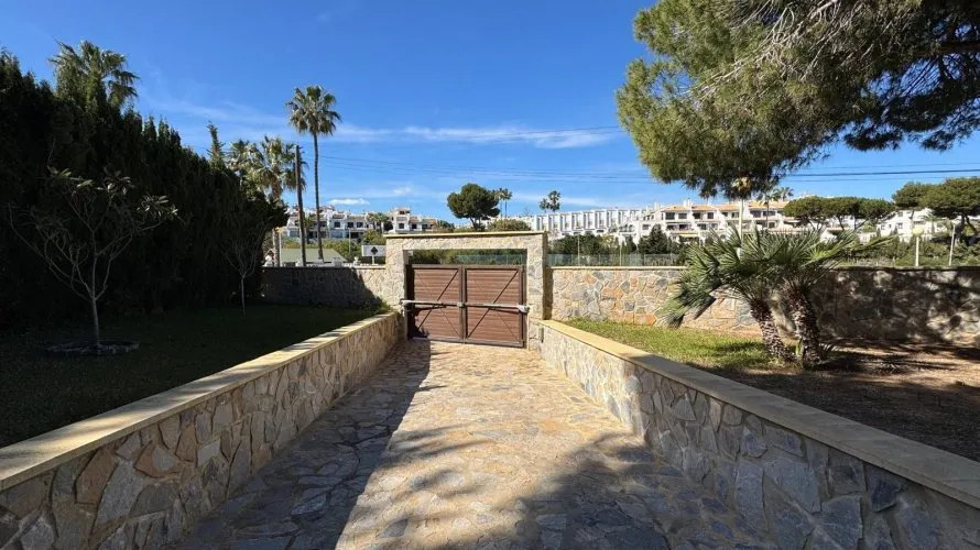 3 bedrooms villa for sale , Cabo Roig, Spain No. 927 № 4