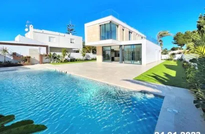 4 bedrooms villa for sale, La Zenia, Spain No. 987