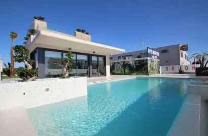 197m² villa for sale, La Zenia, Spain No. 977