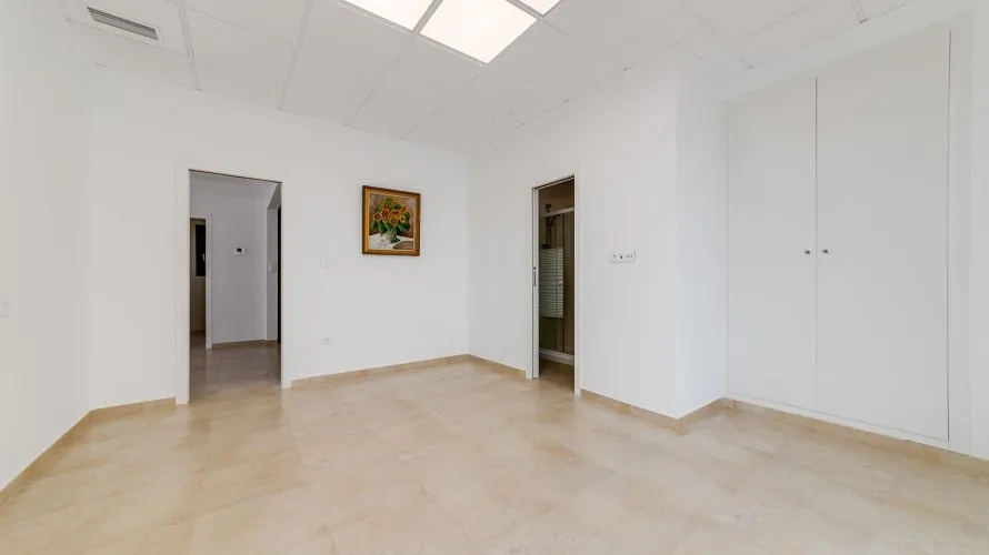 4 bedrooms villa for sale , Torrevieja, Spain No. 1120 № 10