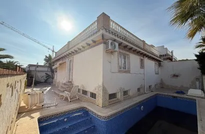 3 bedrooms house for sale, Torrevieja, Spain No. 1385