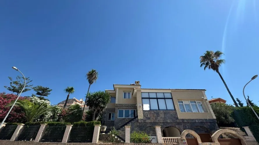 5 bedrooms villa for sale , Campoamor, Spain No. 1281 № 2