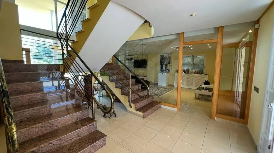 4 bedrooms apartment for sale, Manises, Spain No. 1447 № 8
