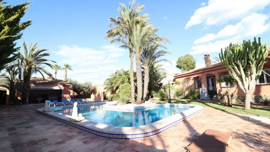 5 bedrooms apartment for sale , El Chaparral, Spain No. 1164