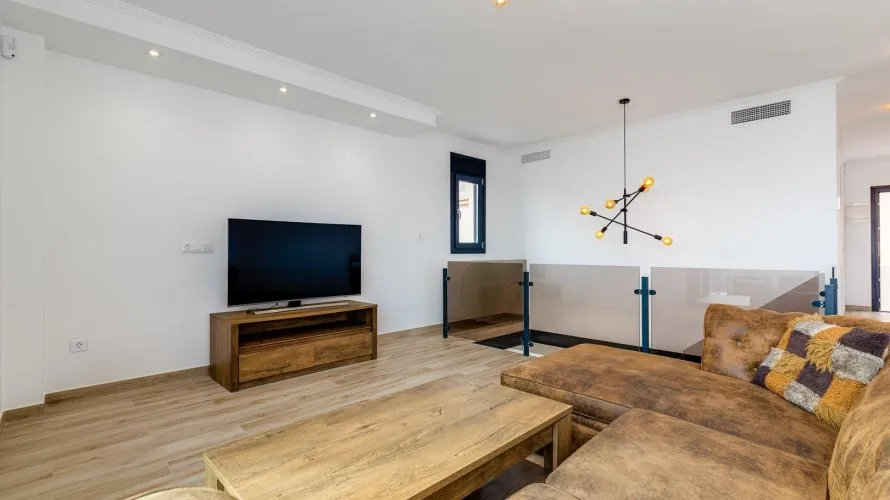 4 bedrooms villa for sale , Torrevieja, Spain No. 1120