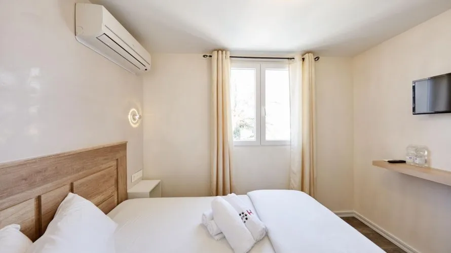 19 bedrooms hotel for sale, Cabo De Las Huertas, Spain No. 1497 № 1