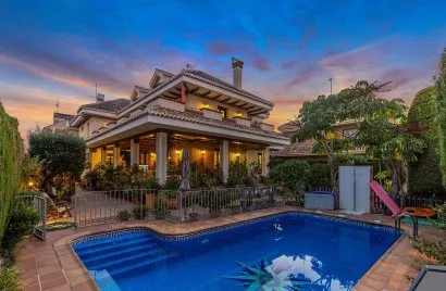 6 bedrooms villa for sale, La Veleta, Spain No. 1369