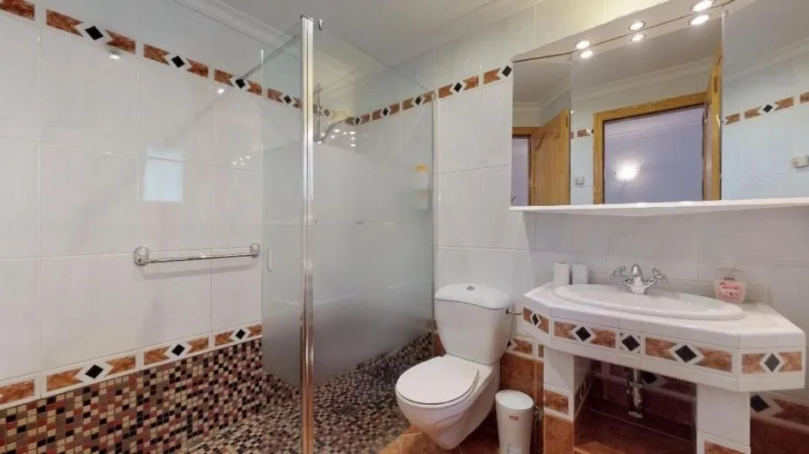 7 bedrooms villa for sale, Maryvilla, Spain No. 1072 № 24