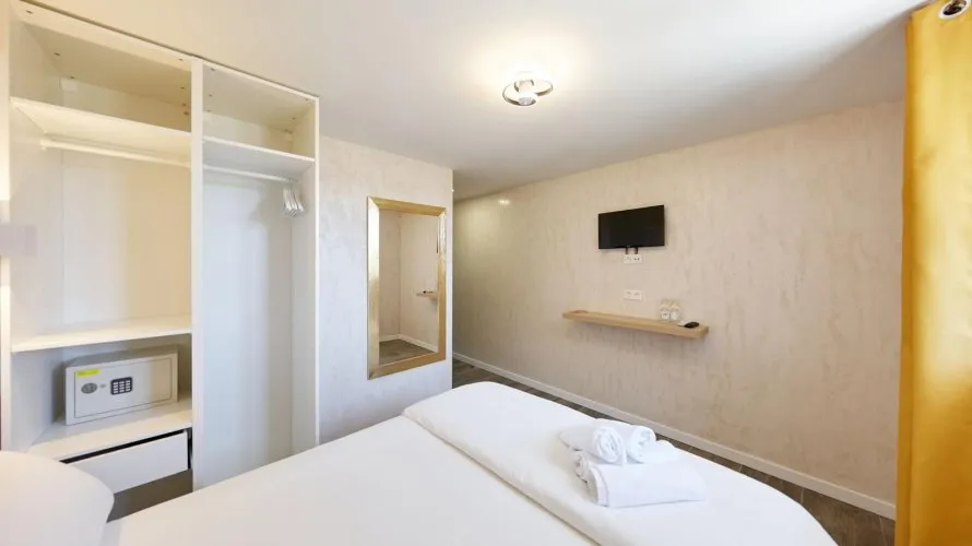 19 bedrooms hotel for sale, Cabo De Las Huertas, Spain No. 1497 № 12
