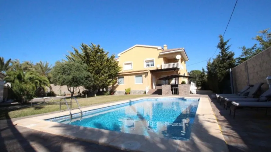 5 bedrooms villa for sale, Cabo Roig, Spain No. 1165