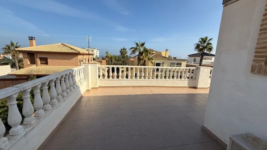 3 bedrooms house for sale, Torrevieja, Spain No. 1385 № 17