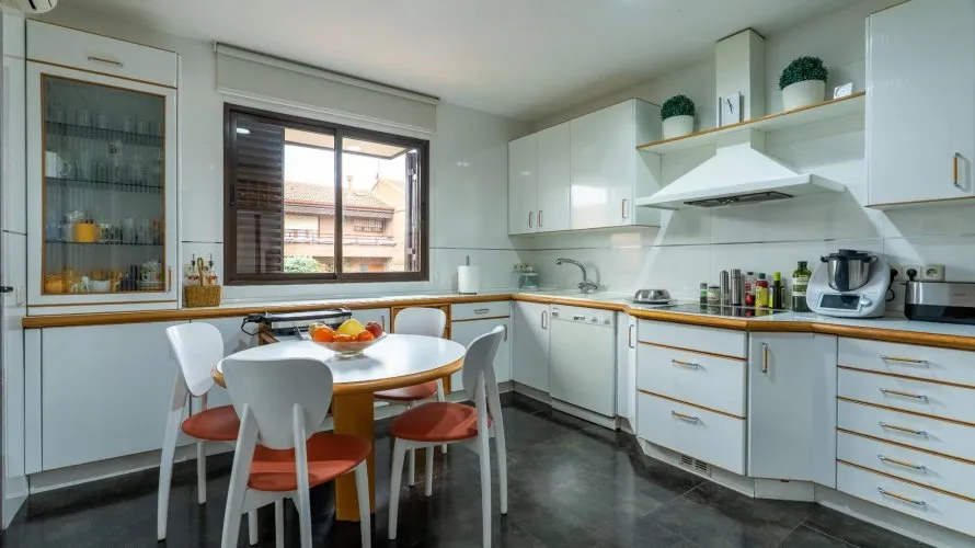 6 bedrooms house for sale , Madrid, Spain No. 1520 № 15
