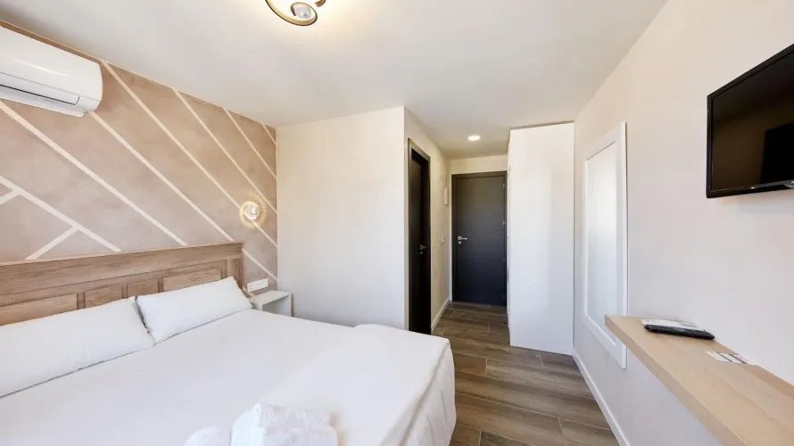 19 bedrooms hotel for sale, Cabo De Las Huertas, Spain No. 1497 № 15