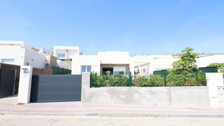 3 bedrooms villa for sale, Algorfa, Spain No. 1549