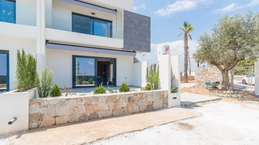 3 bedrooms bungalow for sale, Los Balcones, Spain No. 1601 № 4