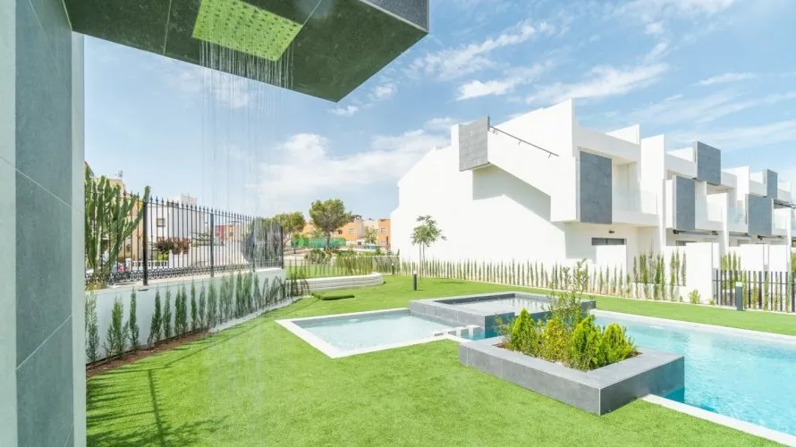 3 bedrooms bungalow for sale, Los Balcones, Spain No. 1601 № 1
