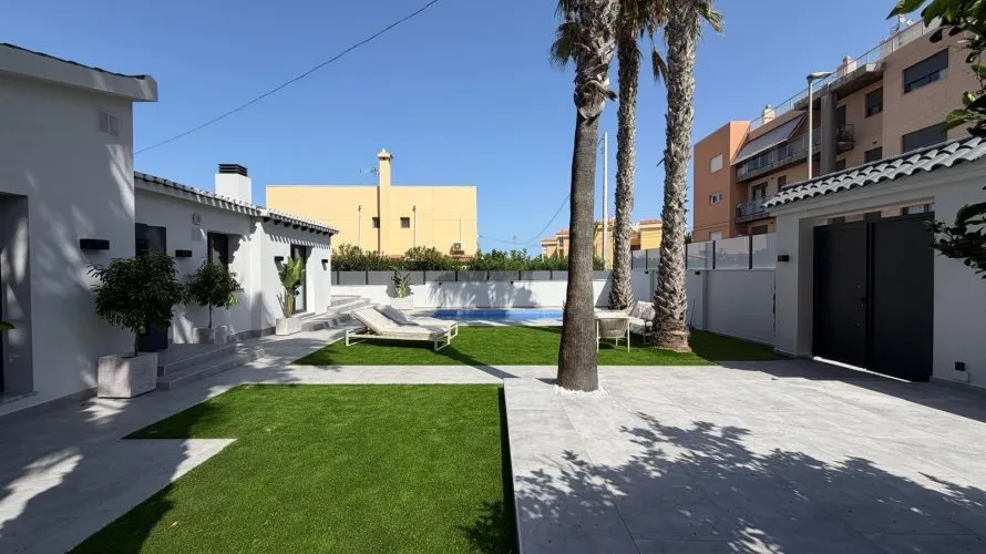 4 bedrooms villa for sale, Torrevieja, Spain No. 1686 № 4